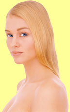 Frau mit Permanent Makeup